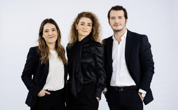 Marion Darrieutort, fondatrice et CEO de The Arcane, avec ses nouveaux associés, Camille Chaffanjon et Antoine Lévèque.