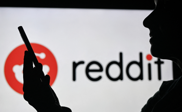Reddit et OpenAI deviendront également partenaires publicitaires.