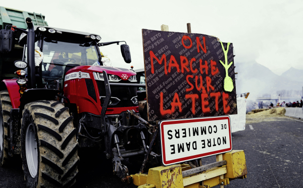 Le mouvement des agriculteurs en colères inonde X malgré l'absence des agriculteurs.