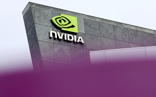 A huit jours d'intervalle fin janvier, deux entreprises françaises, OVHcloud et Scaleway (filiale du groupe Iliad, propriété de l'homme d'affaires Xavier Niel), ont annoncé mettre à disposition de nouveaux processeurs graphiques de la marque américaine Nvidia. 