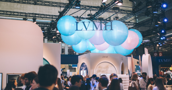 L'intérêt de LVMH pour Le Parisien déconcerte les analystes du secteur Luxe  - Challenges